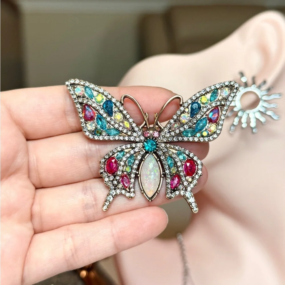 ⚜️ Vibrant Jewel-Toned Butterfly Brooch
